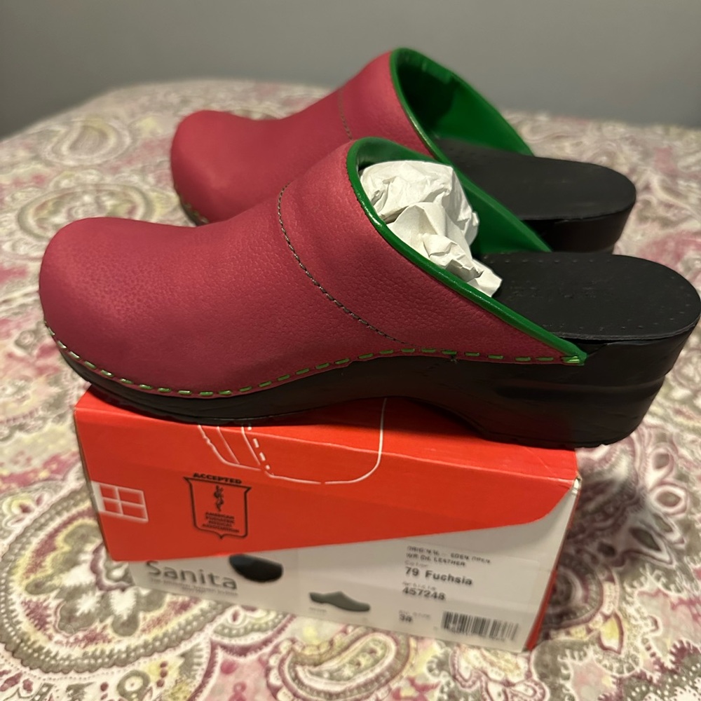 🌺Sanita Women's Fuchsia Clogs